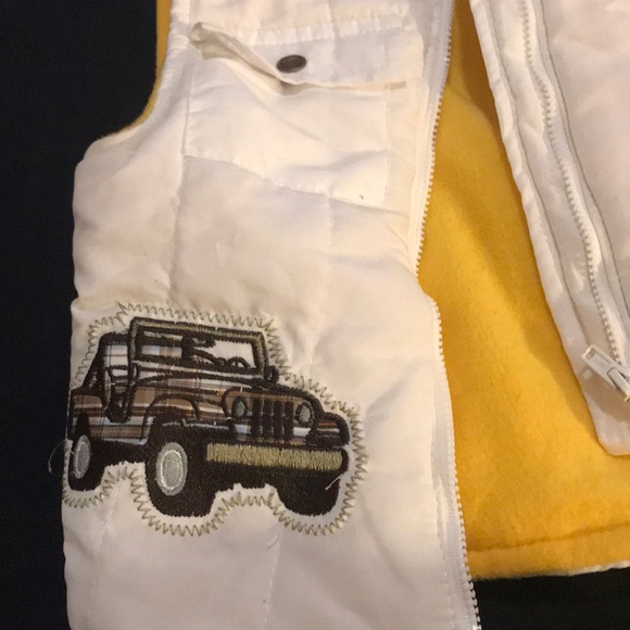 Sleeveless Puffer Vest - Picture 5 of 5